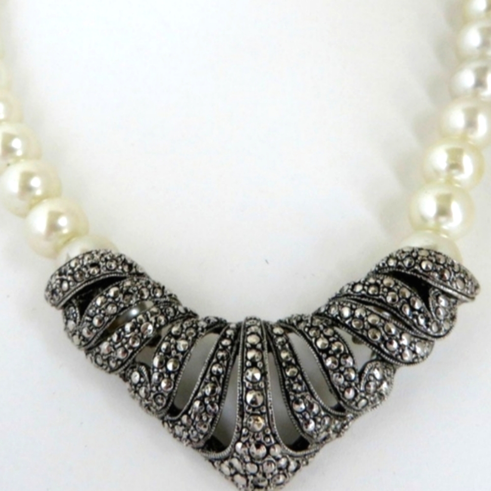 🐦⬛ Exquisite Art Deco Inspired Vivid White Pearl & Silver Statement Necklace - Picture 11 of 13